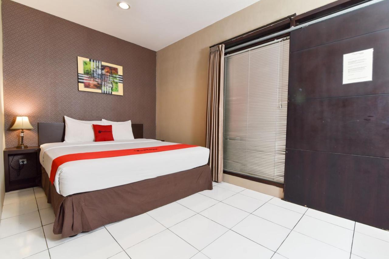 RedDoorz Plus @ Raya Legian Bagian luar foto