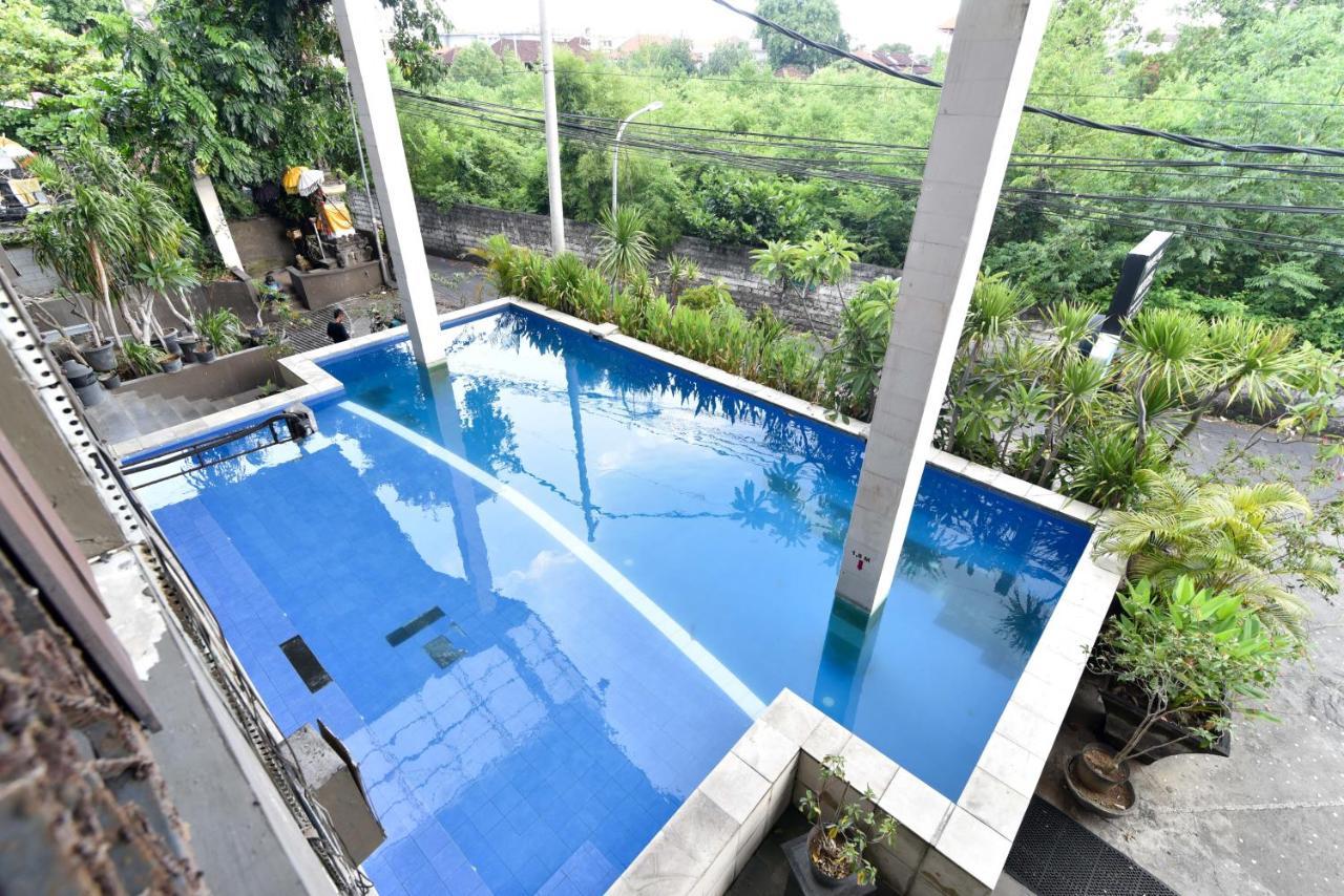 RedDoorz Plus @ Raya Legian Bagian luar foto