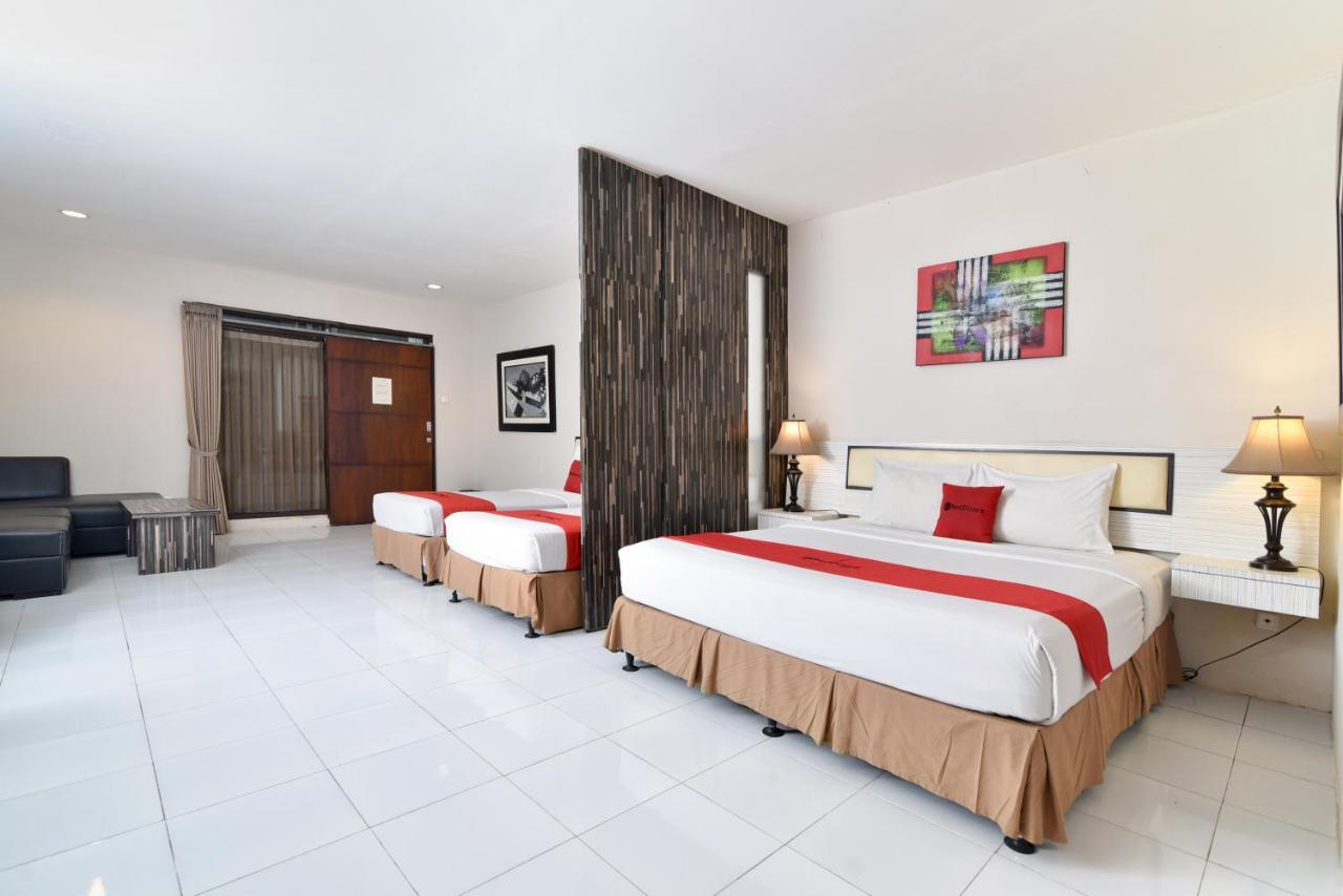 RedDoorz Plus @ Raya Legian Bagian luar foto