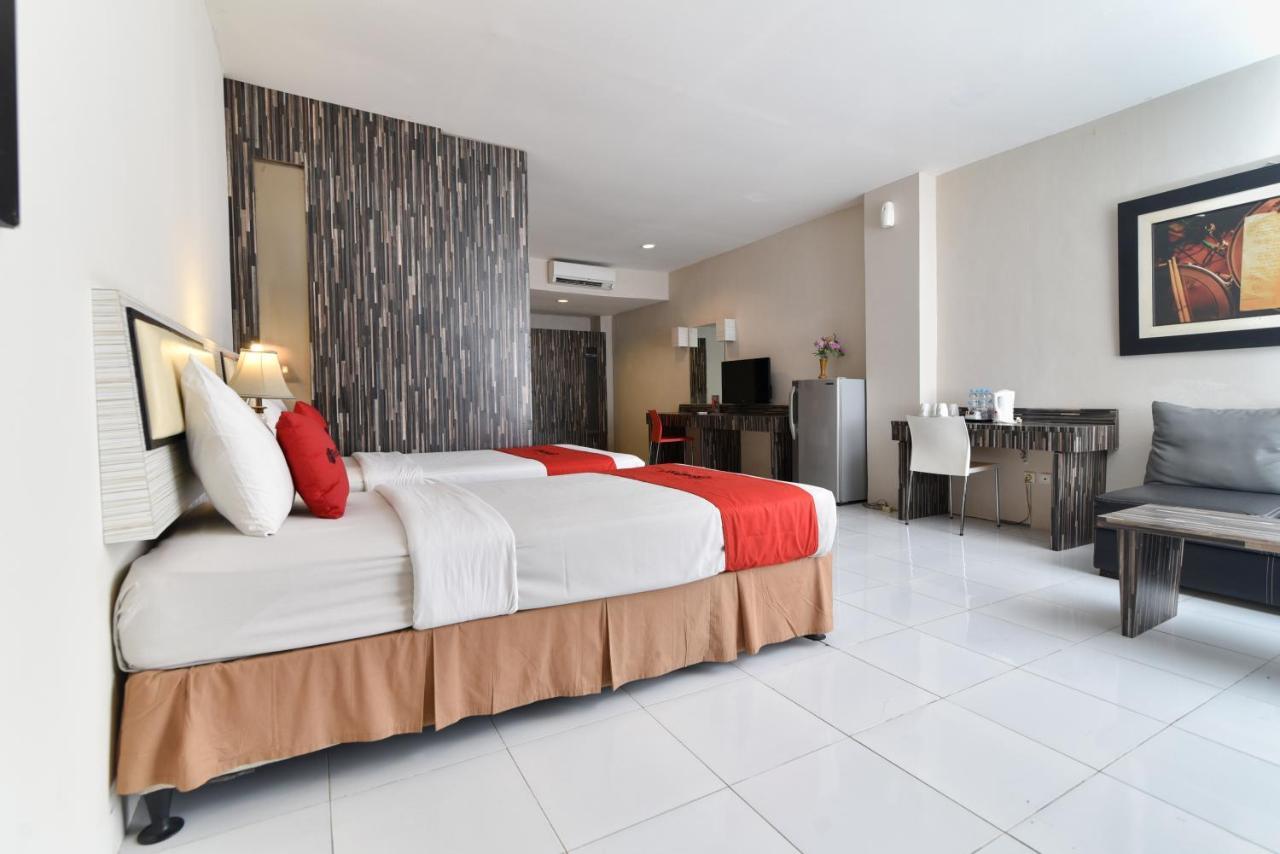 RedDoorz Plus @ Raya Legian Bagian luar foto